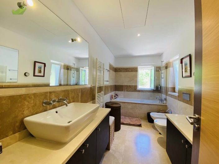 Image No.20-5 Bed Villa for sale