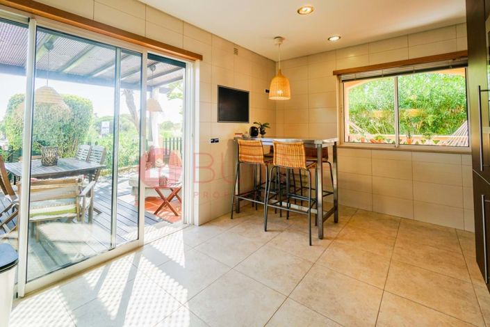 Image No.16-2 Bed Townhouse for sale