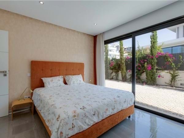 Image No.8-5 Bed Villa for sale