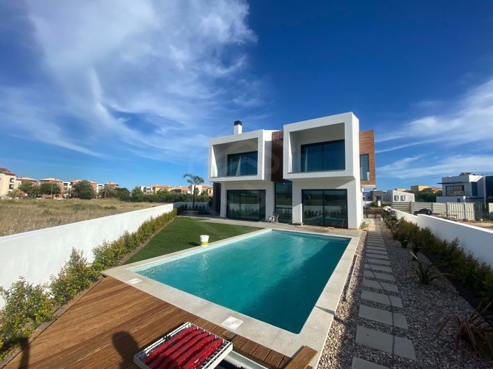 Image No.1-4 Bed Villa for sale