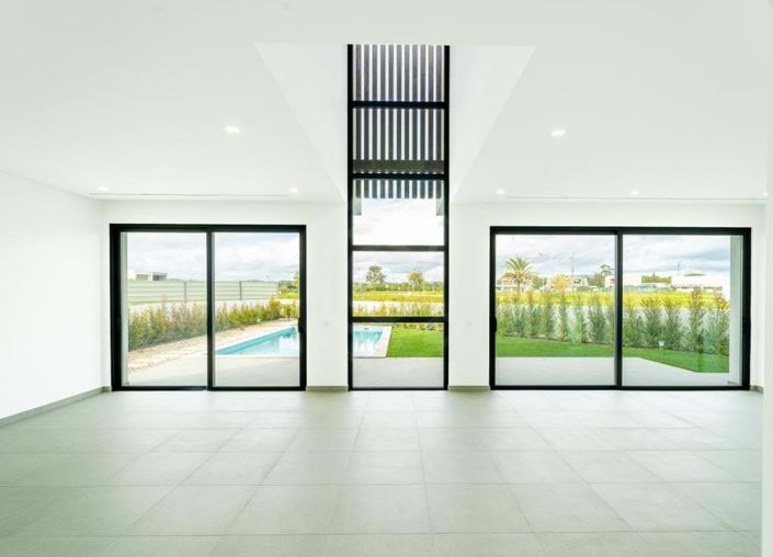 Image No.3-4 Bed Villa for sale