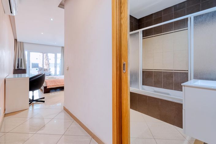 Image No.14-6 Bed Villa for sale