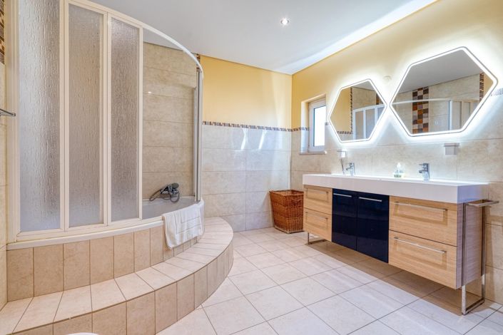 Image No.18-6 Bed Villa for sale