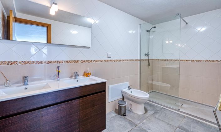 Image No.26-6 Bed Villa for sale