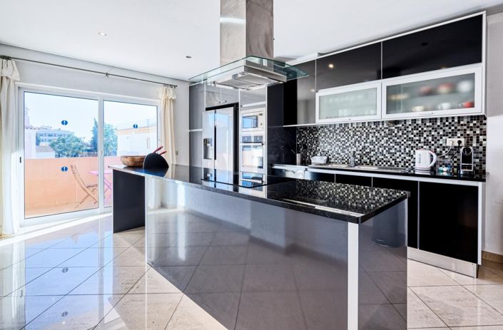 Image No.8-6 Bed Villa for sale