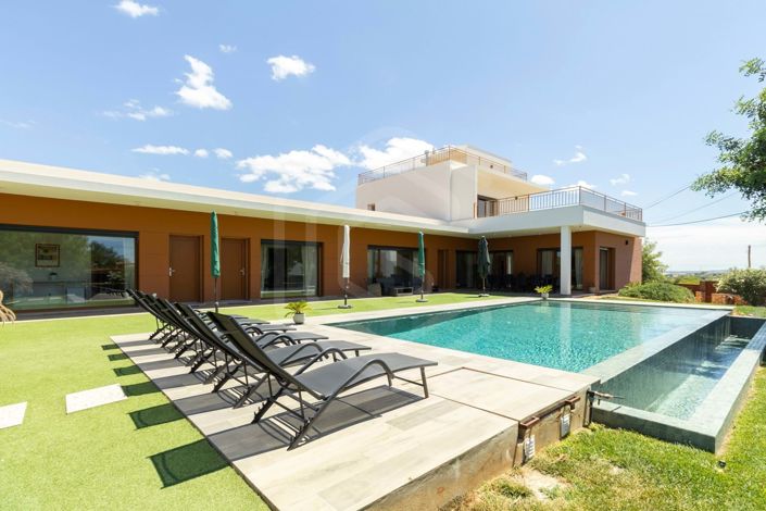 Image No.2-5 Bed Villa for sale