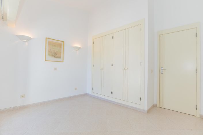 Image No.14-3 Bed Townhouse for sale