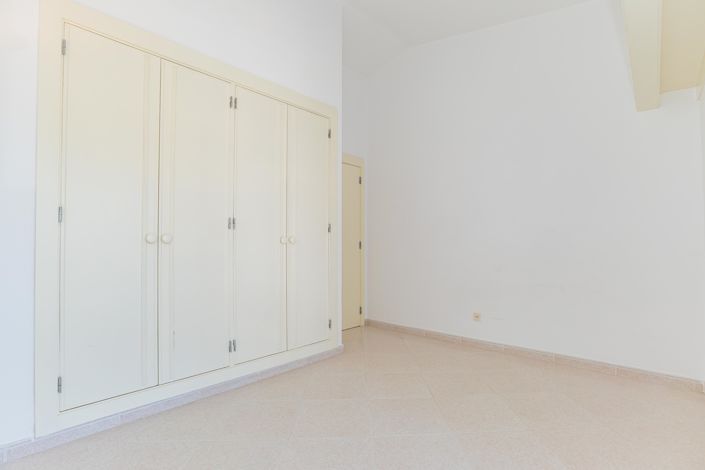 Image No.16-3 Bed Townhouse for sale