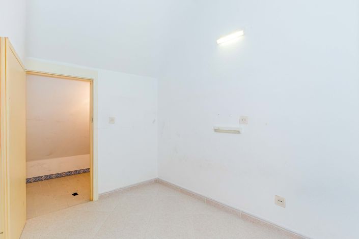 Image No.19-3 Bed Townhouse for sale