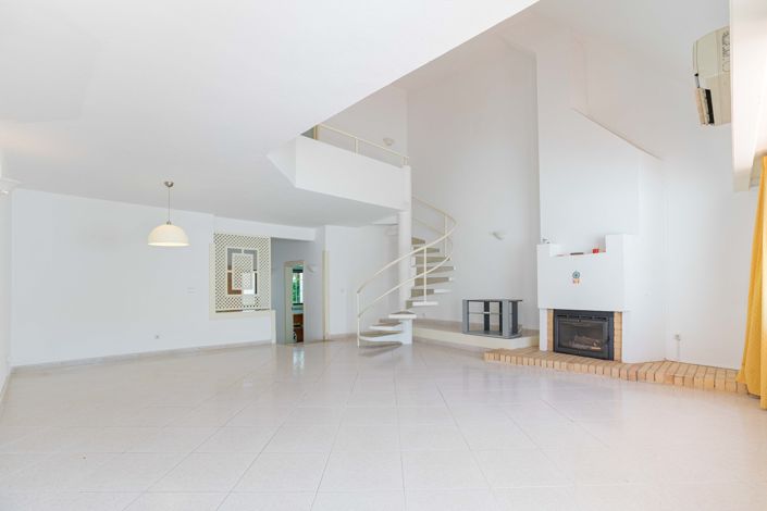 Image No.8-3 Bed Townhouse for sale