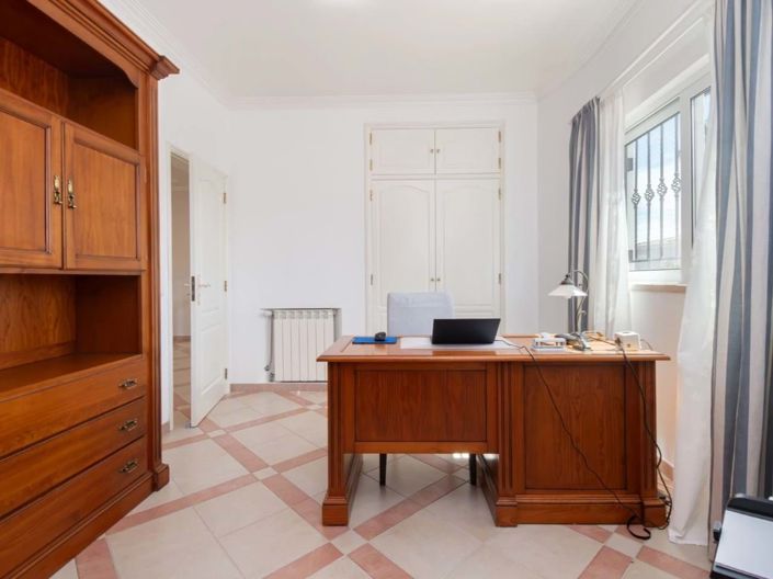 Image No.12-4 Bed Villa for sale