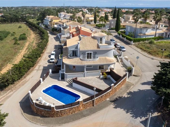 Image No.2-4 Bed Villa for sale