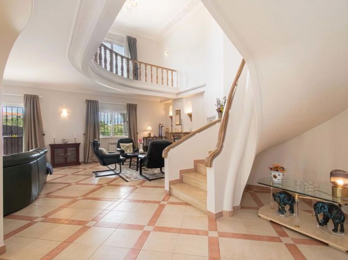 Image No.3-4 Bed Villa for sale