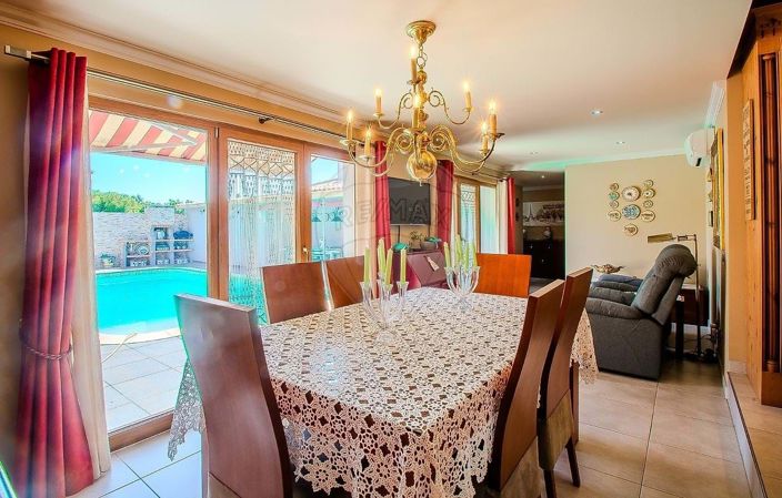 Image No.2-6 Bed Villa for sale