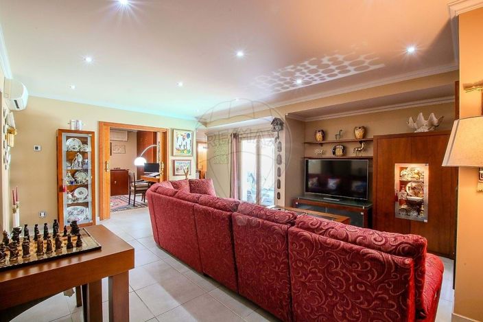 Image No.8-6 Bed Villa for sale