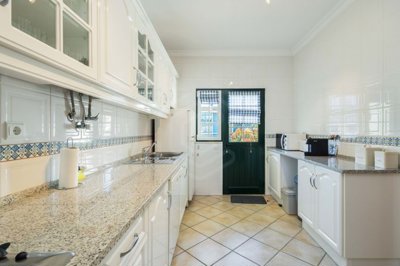 1654-623038-78d1f4f8b6655591b02d22fabb36a692d