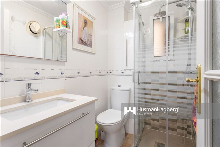 Image No.15-4 Bed Property for sale