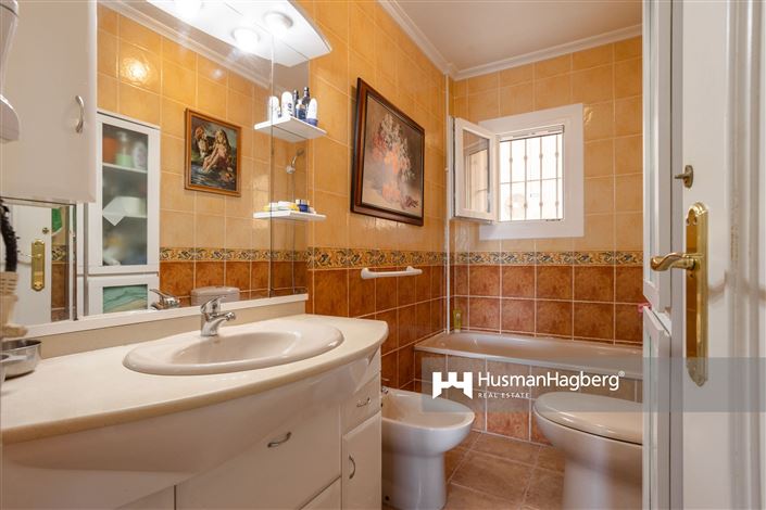 Image No.21-4 Bed Property for sale