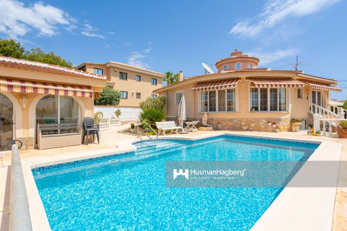 Image No.1-4 Bed Villa for sale