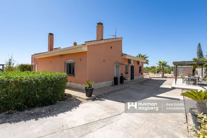 Image No.1-4 Bed Villa for sale