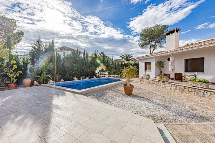 Image No.2-4 Bed Villa for sale