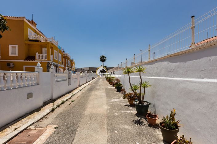 Image No.32-3 Bed Townhouse for sale