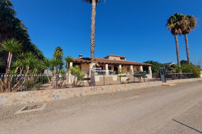 Image No.1-4 Bed Finca for sale