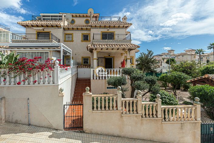 Image No.1-3 Bed Villa for sale