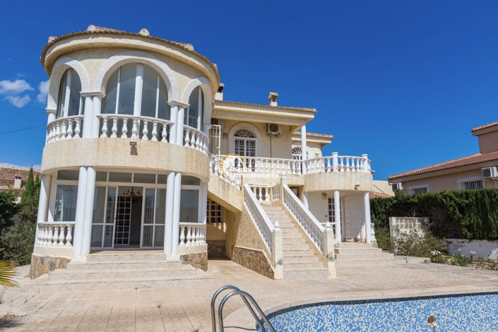 Image No.1-6 Bed Villa for sale