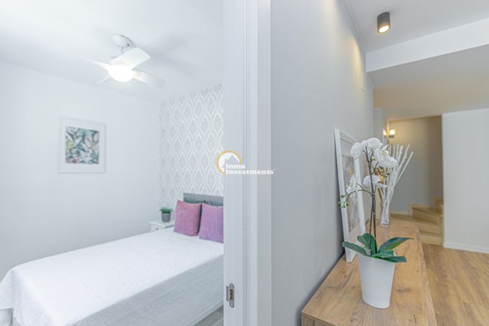 Image No.20-3 Bed Townhouse for sale