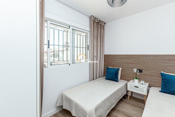 Image No.26-3 Bed Townhouse for sale