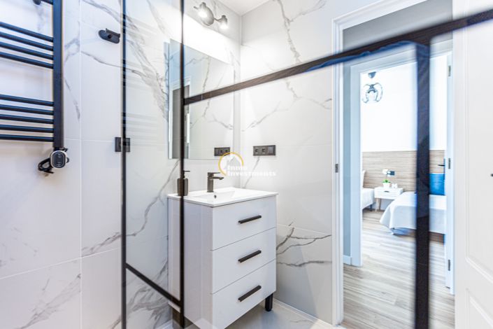 Image No.30-3 Bed Townhouse for sale