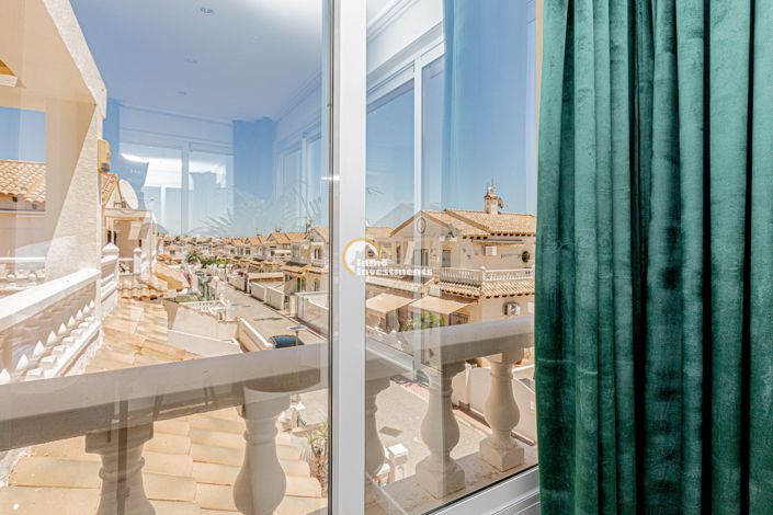 Image No.35-3 Bed Townhouse for sale