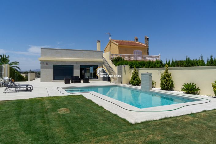Image No.1-4 Bed Villa for sale