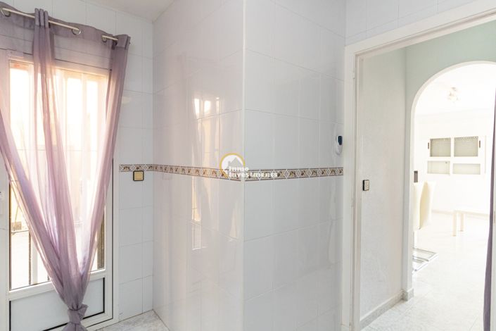 Image No.19-3 Bed Apartment for sale