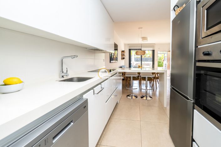 Image No.13-3 Bed Townhouse for sale