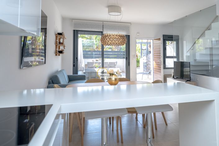 Image No.14-3 Bed Townhouse for sale