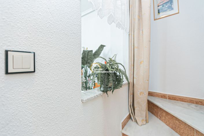 Image No.21-3 Bed Townhouse for sale