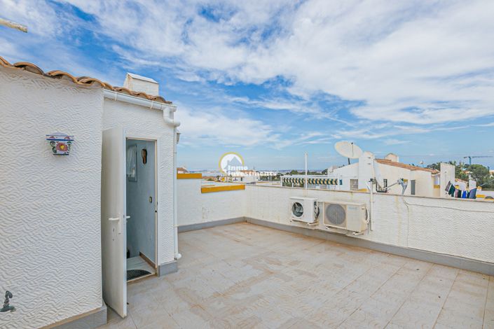 Image No.40-3 Bed Townhouse for sale