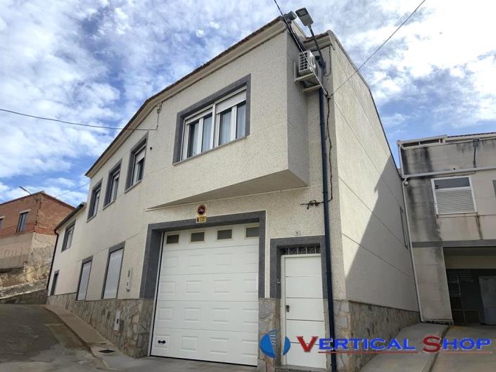 Image No.1-8 Bed Townhouse for sale
