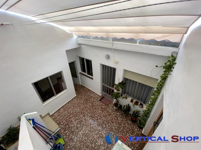 Image No.11-8 Bed Townhouse for sale