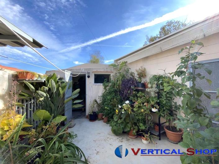 Image No.19-8 Bed Townhouse for sale