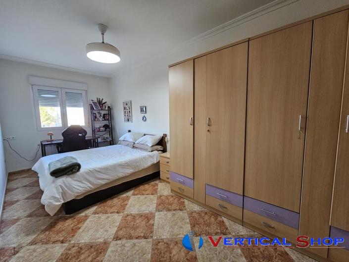 Image No.14-4 Bed Townhouse for sale