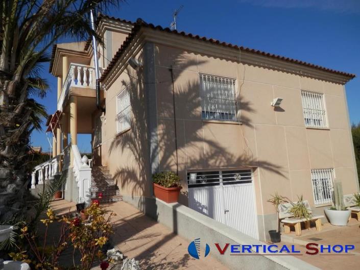 Image No.3-3 Bed Villa / Detached for sale