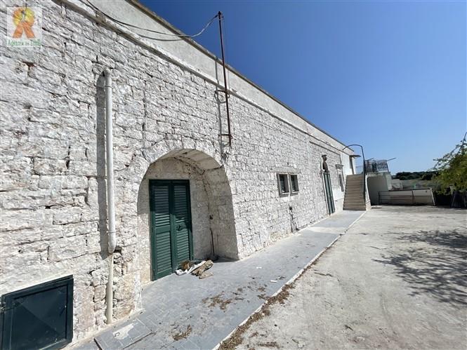 Image No.10-4 Bed Farmhouse for sale