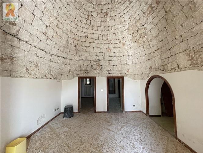 Image No.11-4 Bed Farmhouse for sale