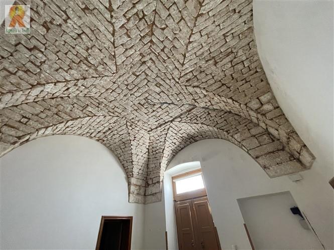 Image No.17-4 Bed Farmhouse for sale