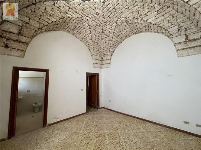 Image No.21-4 Bed Farmhouse for sale