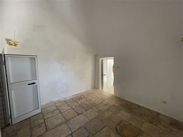 Image No.27-2 Bed Townhouse for sale