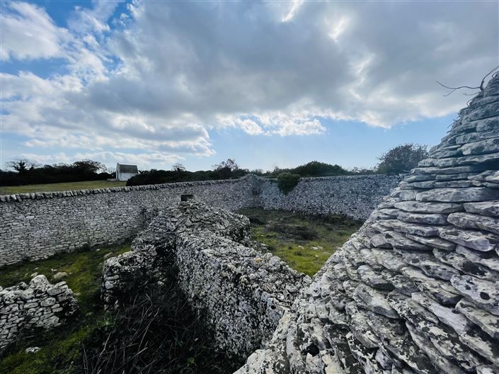 Image No.11-3 Bed Farmhouse for sale